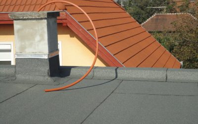 Pala- és zsindelytető javítása: mikor elég a javítás, és mikor kell felújítani?